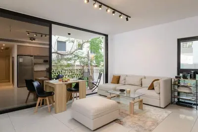 Stylish 2 Br with Balcony in Ben Yehuda by HolyGuest