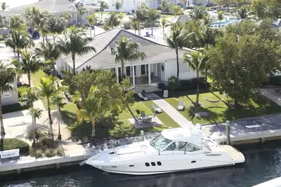 Image de Waterfront Home w/ Ocean View | Pool, Dock & Games