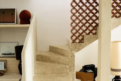 Image de maison granite, les pieds dans l'eau, Malmousque