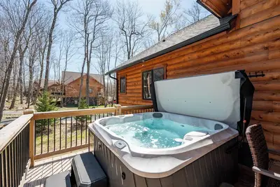 Image de Wisp-Top  Chalet w/ Luxe Suites & Hot Tub