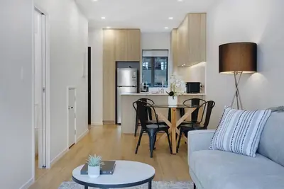 Image de Urban Utopia Hideaway with Parking and Air-con