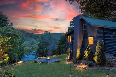 Image de Charming Cabin, Stunning Fire Pit, Thoughtfully Designed