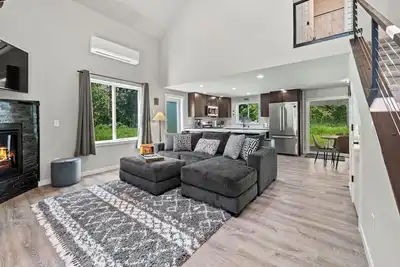 Image de Cabin at Rainier: New-Ac-WiFi-Lg. Yard