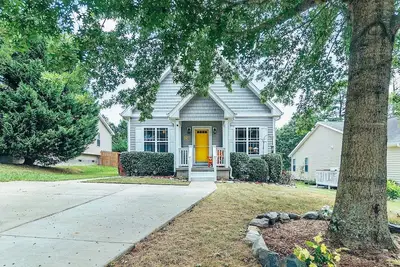 Image de Charming Home Near Duke and Va Hospitals
