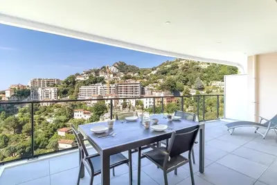 Image de Bel appartement avec terrasse et piscine - Proche Monaco