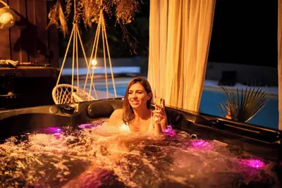 Image de Domaine ForRest - Appart manoir - parc, jacuzzi & piscine, Lyon \n890Eur/ semaine