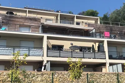 Image de Appartement  avec terrasse et vue montagnes à 900 mètres du centre ville a pied
