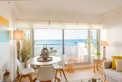 Image de -Navy- Magnifique T1 bis  les pieds dans l´eau