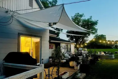 Image de Sideways Cottage, 3 br, firepit & cowboy pool 7 miles from Round Top