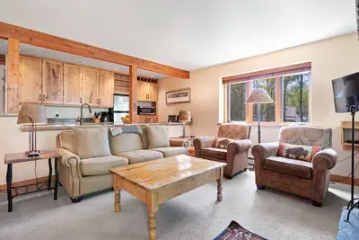 Image de Moose Caboose - Cozy, Updated 1br /1 Ba First Floor End Unit Condo Close to Jhmr