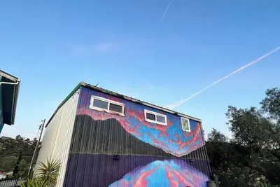 Cozy 1-bedroom artistic loft apartment in peaceful Fallbrook with hi -speed WiFi