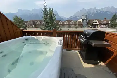 Image de Designer Home, Private Hot Tub