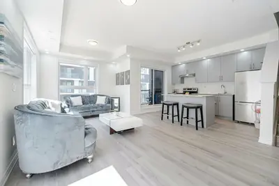 Image de New Multi-Level Townhome with Rooftop & Parking