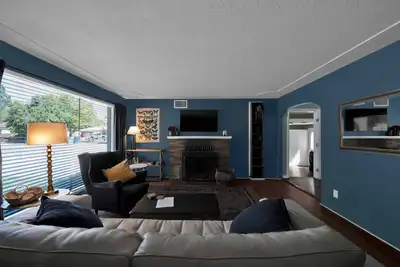 Image de Comfortable home near river access trail