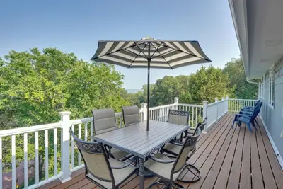 Image de Family-Friendly ‘Lakeview Cottage’ w/ Deck & View