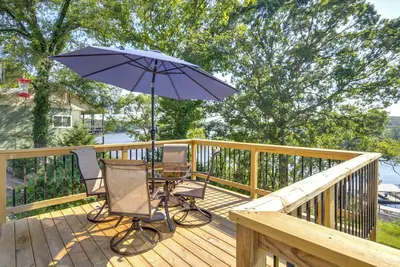 Image de Deck & Grill: Lake of the Ozarks Cabin in Warsaw