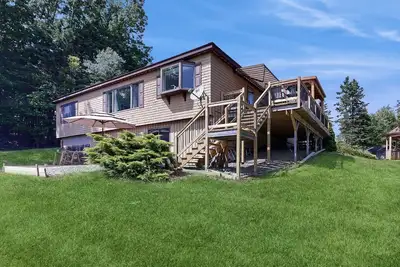 Image de Charming Lakefront House with Outdoor Firepit, Washer/Dryer and Wifi