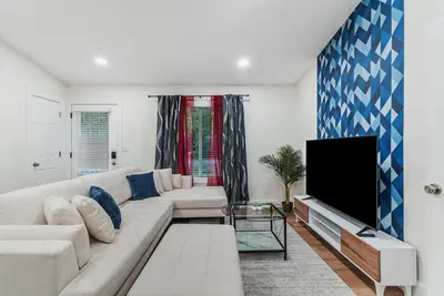 Image de Downtown 3bd - Grill/Bbq - Game Room - Fenced Yard