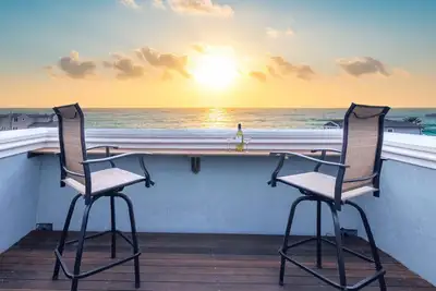 Image de Ocean View & Steps to Beach - Miramar Home - Roof Deck, Coastal Trail, Restaurants, Activities