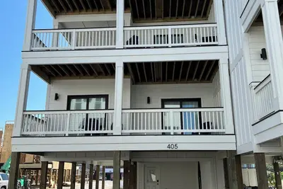 Image de Spacious New4-bedroom townhome, heart of the Obx, steps from beach, full kitchen