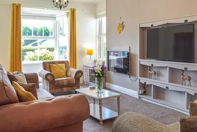 Image de 4 chambres à coucher à New Quay