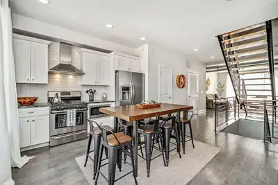 Image de Trendy Fishtown 2b/2. 5b w/ Parking & Roof Deck!