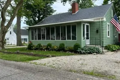Image de Charming two bedroom cottage inside Lakeside!