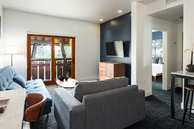 Image de Alpine Adventure Awaits: 2 Comfy Rooms Near Lake Tahoe - Pets Welcome!