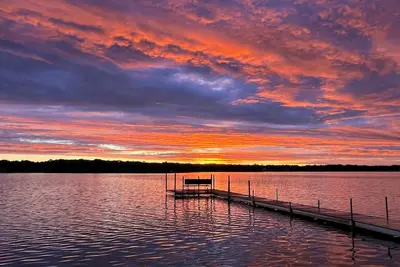 Image de Baxter Beach House: Enjoy year-round activities/events in a cozy lakeside cabin.