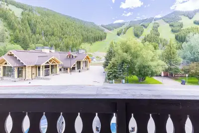 Prime Ski-in/Ski-out Condo at Edelweiss