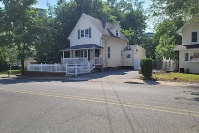 Image de Cozy 4-bedroom house in welcoming Teaneck with WiFi, Ac