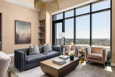 Image de *New* 28th Floor - Peach City Penthouse
