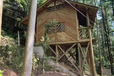 Image de A mini cottage on a hill surrounded by nature / Nakagun Tokushima
