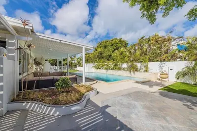 Image de New 5 Bedroom Private Pool near superfood