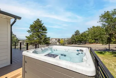 Image de Pleasant Hill View | Free Massage* | Hot Tub