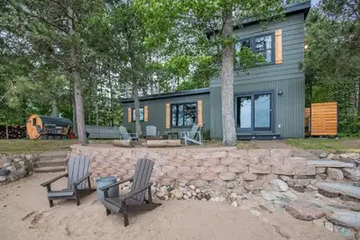 Image de Hidden Pines - Sauna + Beach - Just 5 Mins From Town!