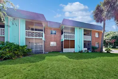 Image de Heart of downtown with a Lake-Front Views, Dog-Friendly