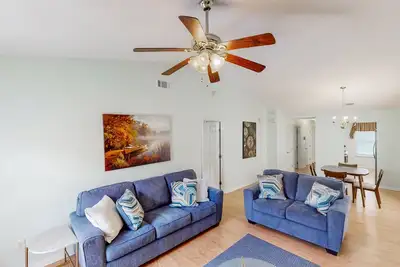 Image de Newly furnished townhome near Augusta National with 85' Tv