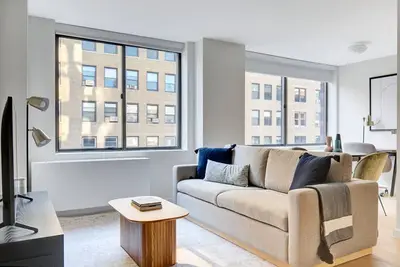 Bright Uws 1br w/ Elevator & Gym, walk to Central Park, by Blueground