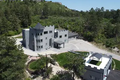 Image de Merlin_3BR_3BA_Sleep4_CamperPark_Shop_Golf