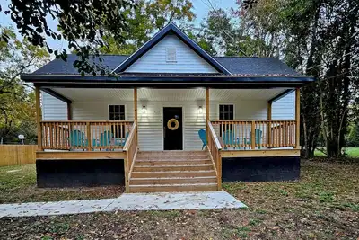 Image de 🌟Elegant 1910 Boutique; Crib; Veteran-Owned🌟