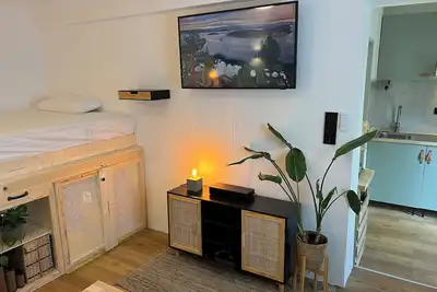 Image de Moderne Wohnung mit Direktem Zugang zum Garten in Wassernähe