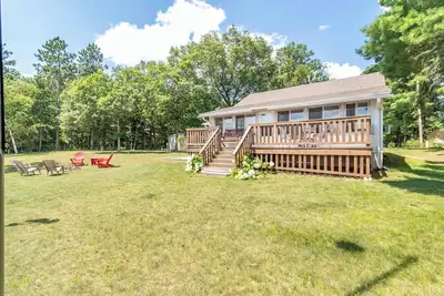 Image de Charming Cottage On Roche-A-Cri Lake With Private Pier And Beach - Pet Friendly