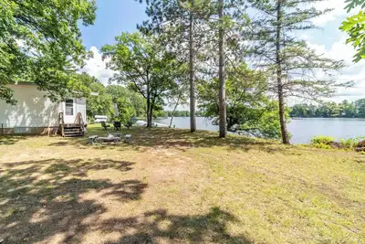 Image de Charming Cottage On Roche-A-Cri Lake With Private Pier And Beach - Pet Friendly