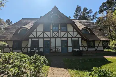 Image de Living on the edge of the forest. . .