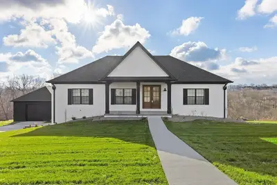 Image de This house is a 4 bedroom(s), 3 bathrooms, located in Lancaster, Ky.