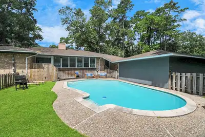 Image de Forest Glade Retreat with Pool 25 Min to Downtown