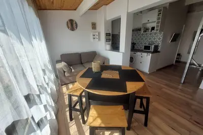 Image de Studio rénové à 500m plages avec climatisation et parking