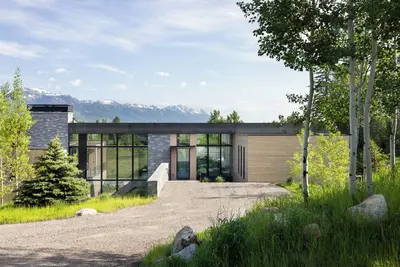 Image de A Secluded Aerie with Giant Views of the Tetons
