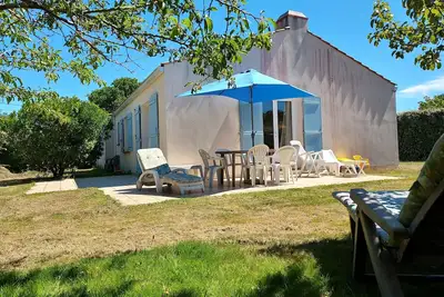 Image de A 400m des plages, villa plainpied, 3chambres, grand jardin clot, chien ok